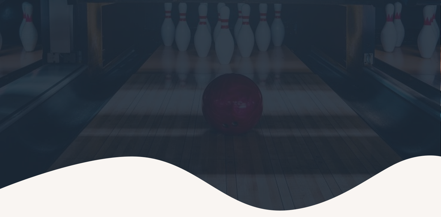 Salle de bowling Parc du Marais avec éclairage LED coloré et ambiance conviviale